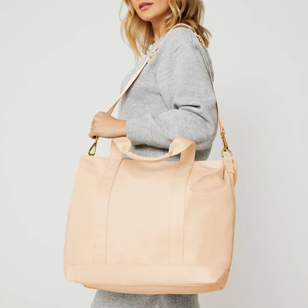Stoney clover lane classic tote bag bubblegum
Pink nwt weekender - Picture 5 of 11